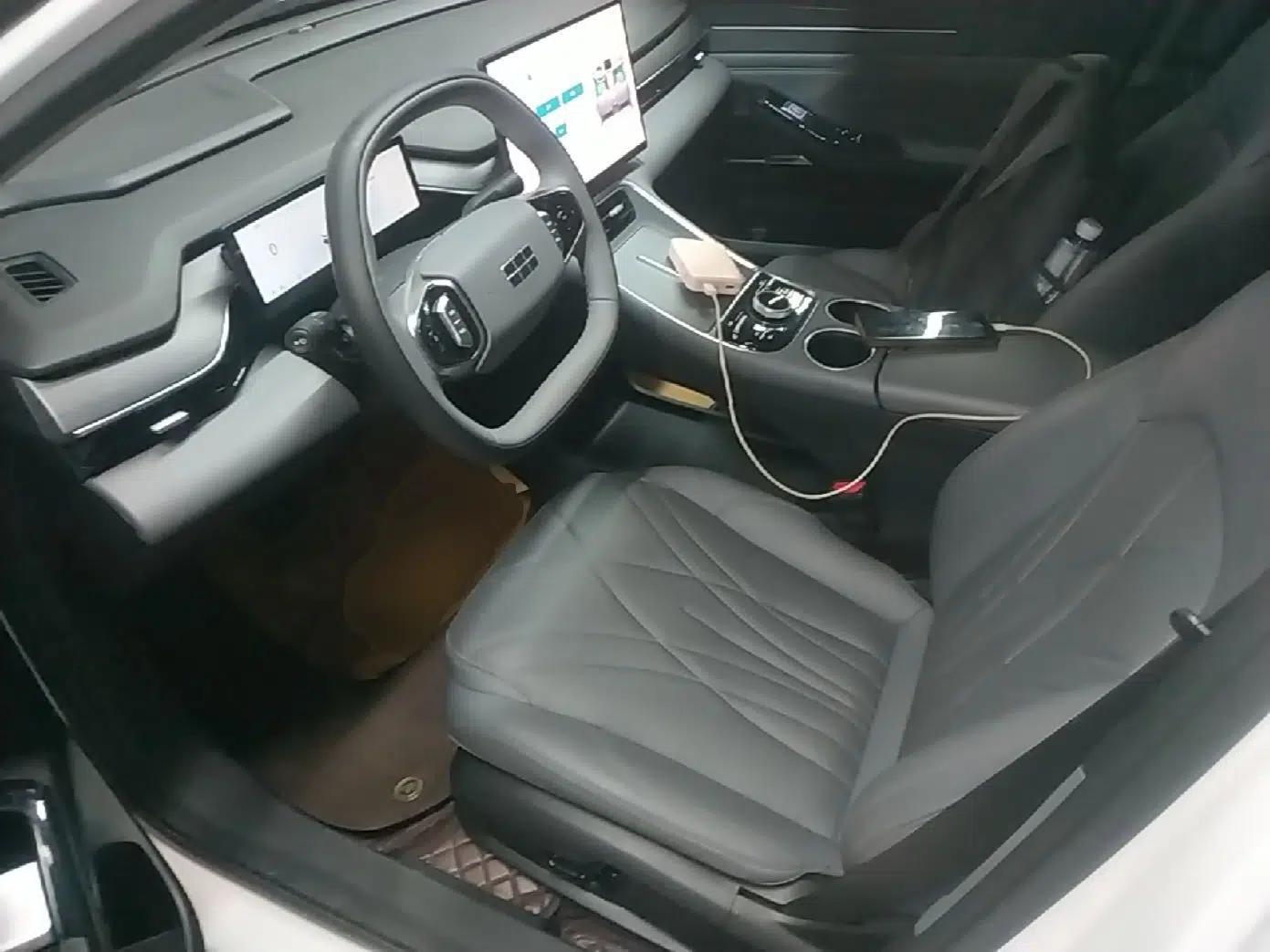Geely Galaxy L6 2025 EM-i 140km Explorer+ Edition — миниатюра 17