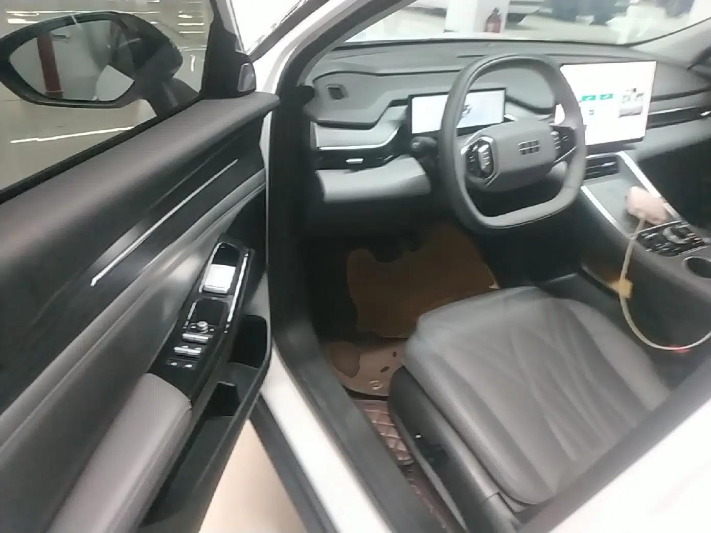Geely Galaxy L6 2025 EM-i 140km Explorer+ Edition — миниатюра 18