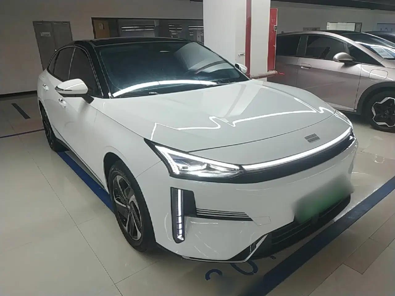 Geely Galaxy L6 2025 EM-i 140km Explorer+ Edition — миниатюра 3