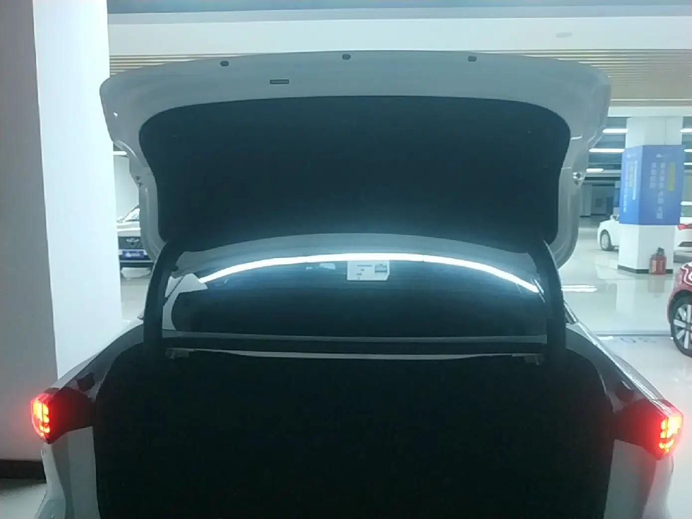 Geely Galaxy L6 2025 EM-i 140km Explorer+ Edition — миниатюра 22