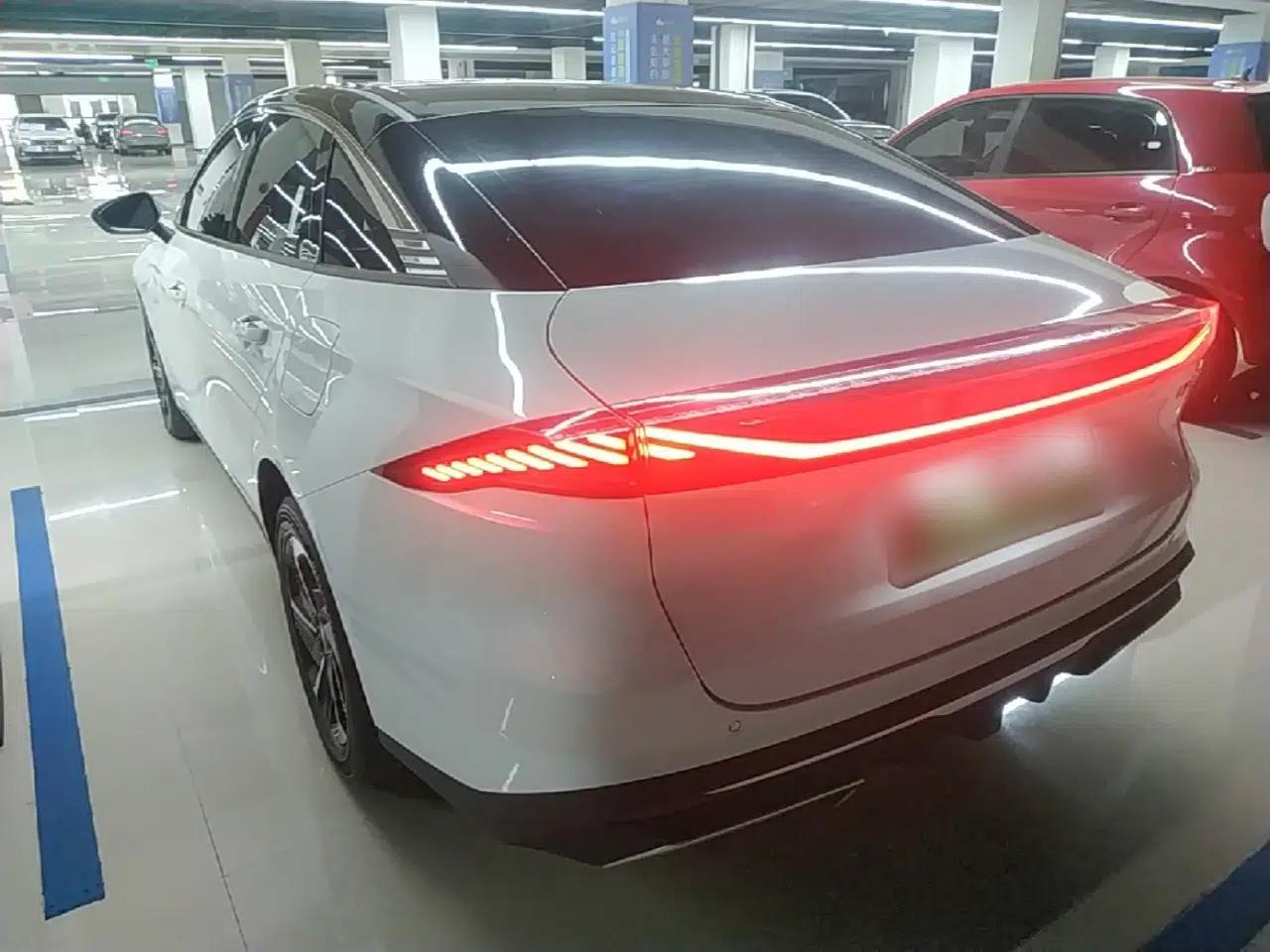 Geely Galaxy L6 2025 EM-i 140km Explorer+ Edition — миниатюра 4