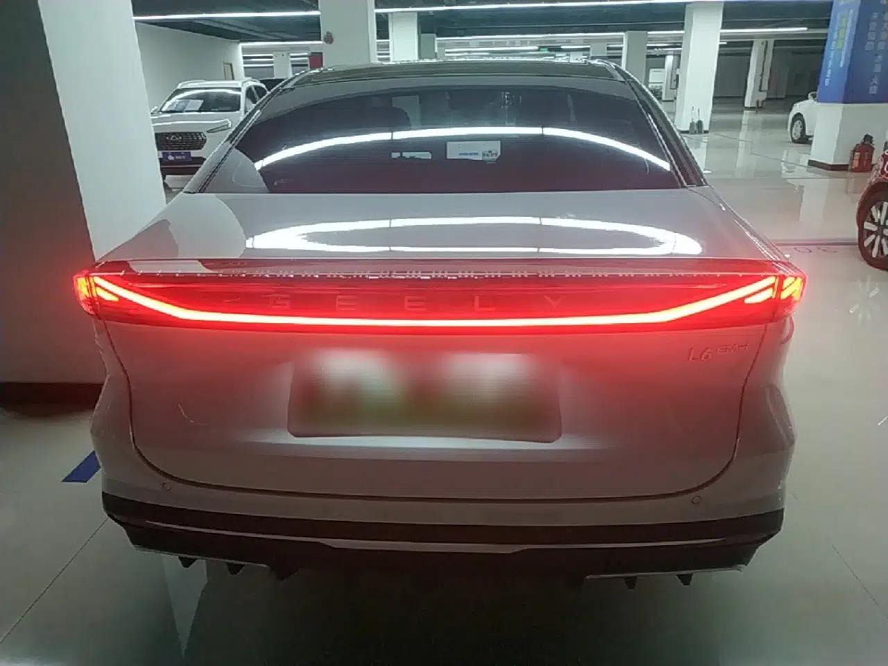 Geely Galaxy L6 2025 EM-i 140km Explorer+ Edition — миниатюра 5