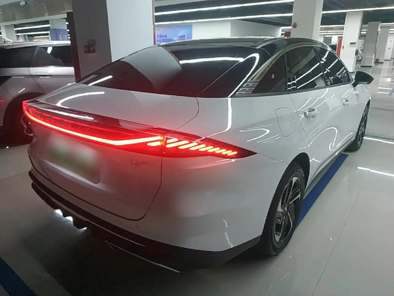 Geely Galaxy L6 2025 EM-i 140km Explorer+ Edition — миниатюра 6