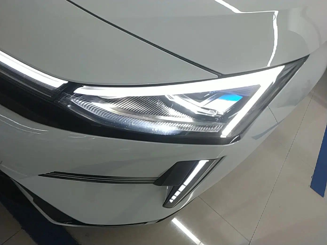 Geely Galaxy L6 2025 EM-i 140km Explorer+ Edition — миниатюра 8