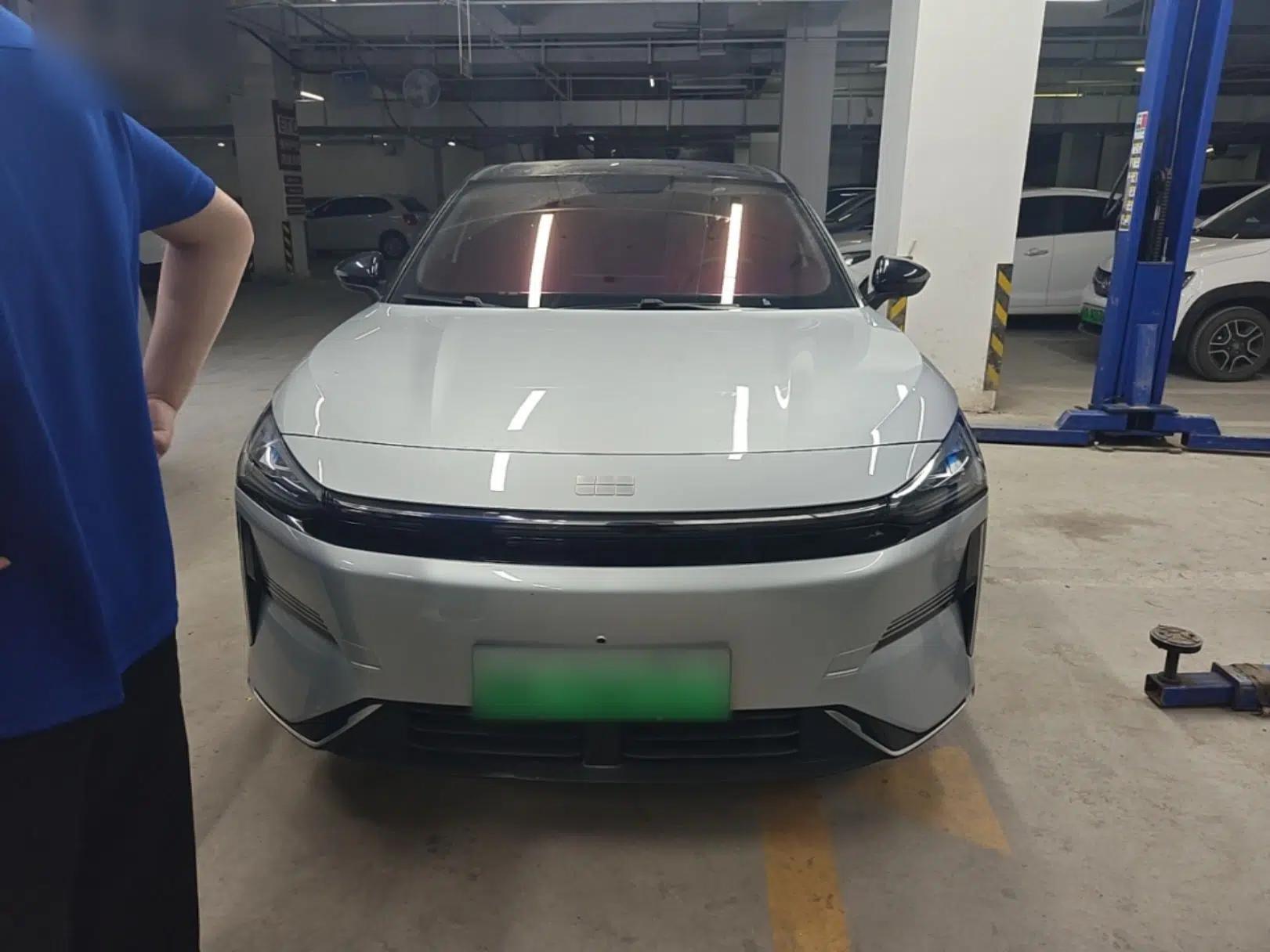 Geely Galaxy L6 2025 EM-i 60km Launch Edition — миниатюра 2