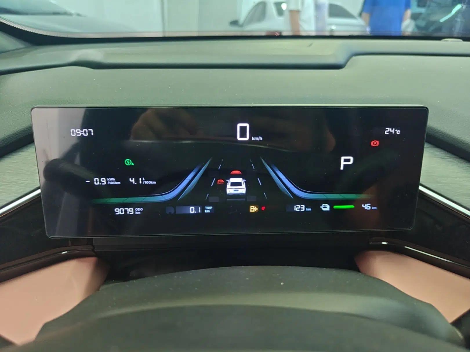 Geely Galaxy L6 2025 EM-i 60km Launch Edition — миниатюра 14