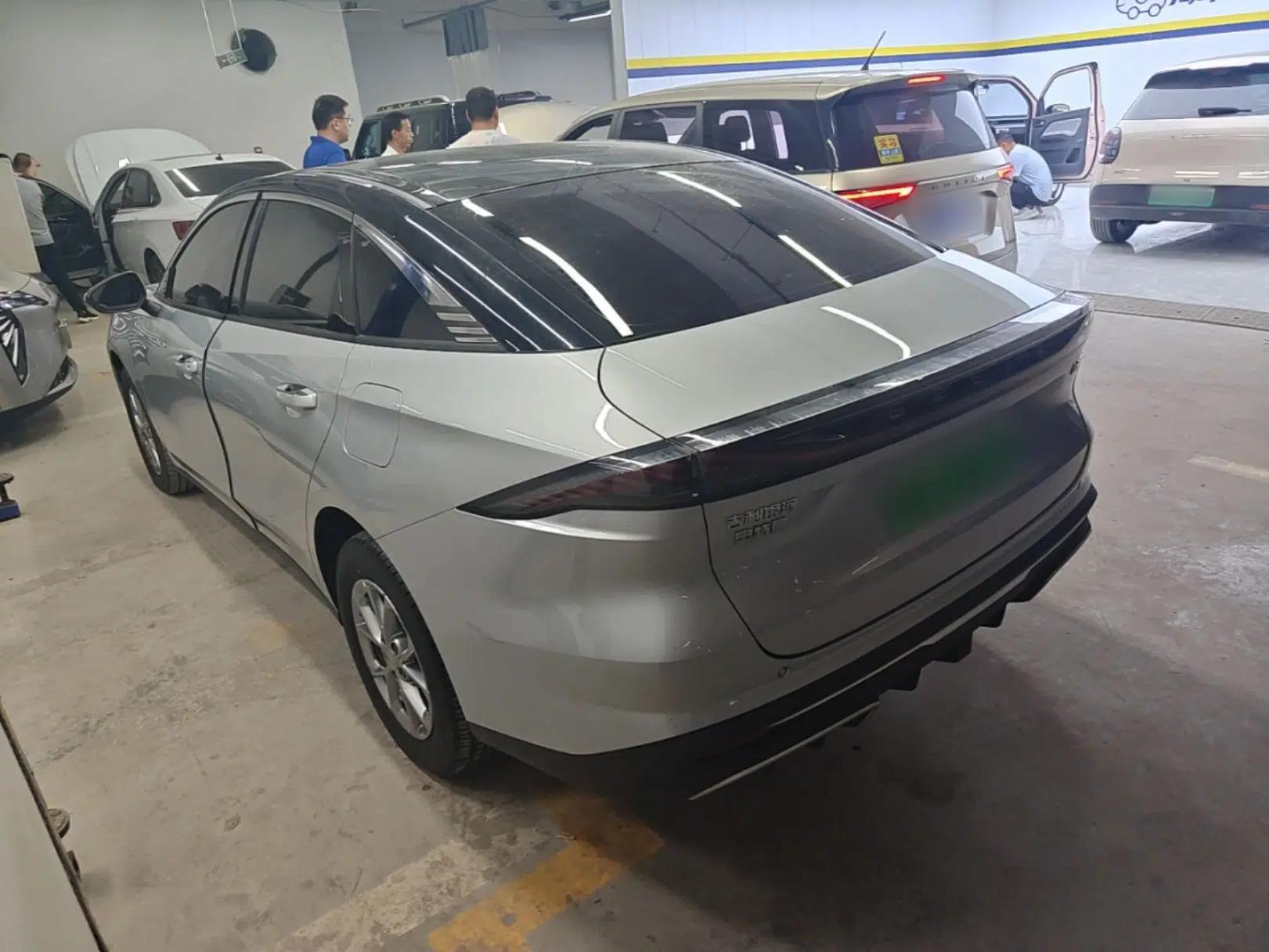 Geely Galaxy L6 2025 EM-i 60km Launch Edition — миниатюра 4