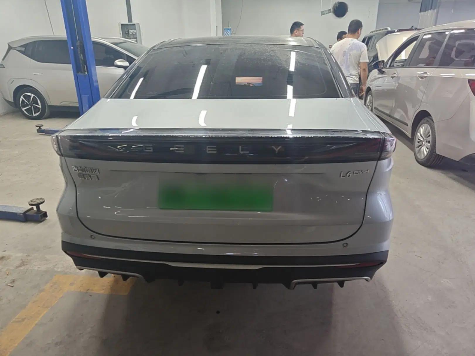 Geely Galaxy L6 2025 EM-i 60km Launch Edition — миниатюра 5