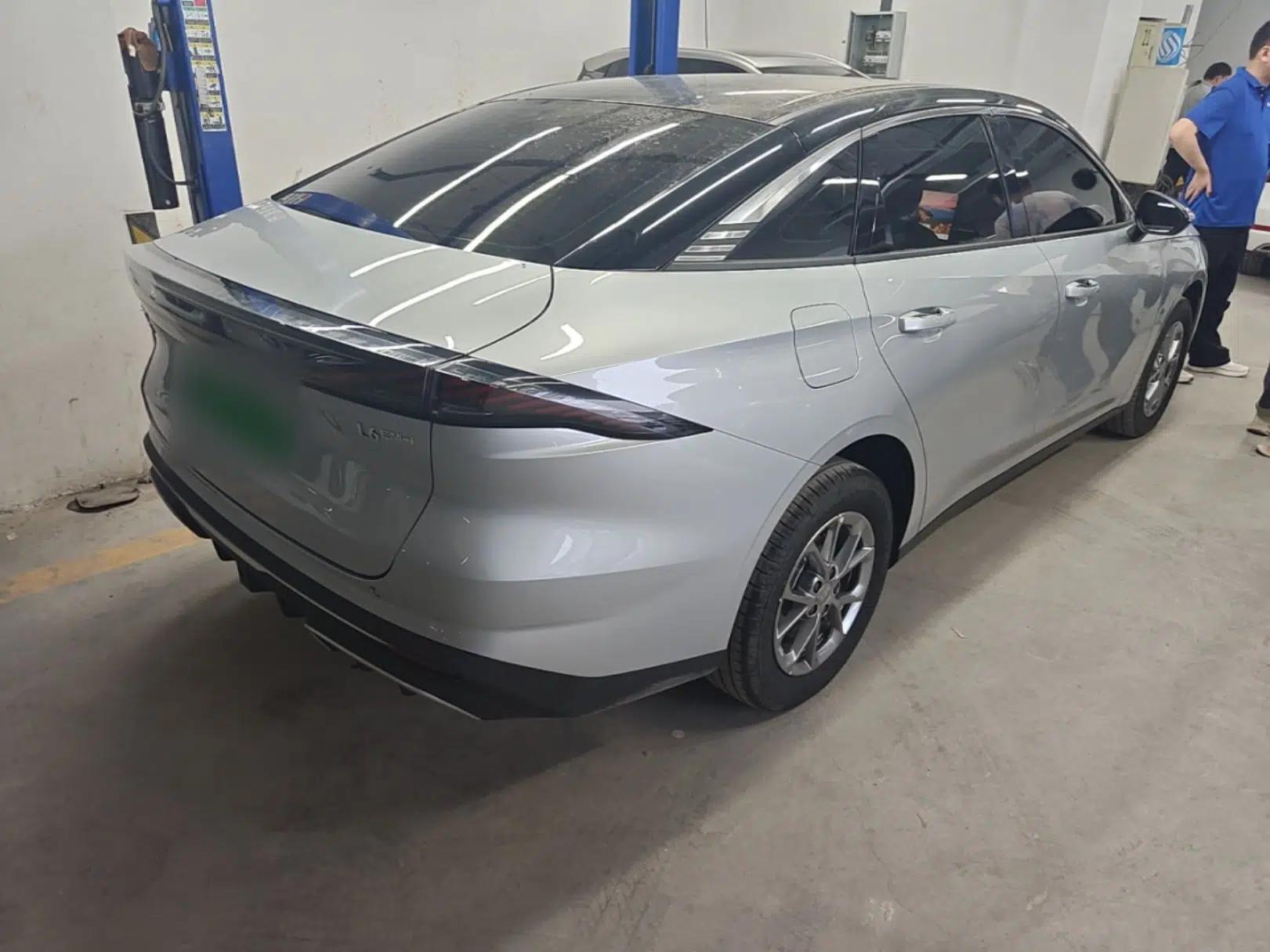 Geely Galaxy L6 2025 EM-i 60km Launch Edition — миниатюра 6