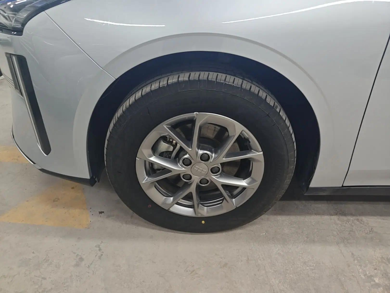 Geely Galaxy L6 2025 EM-i 60km Launch Edition — миниатюра 10