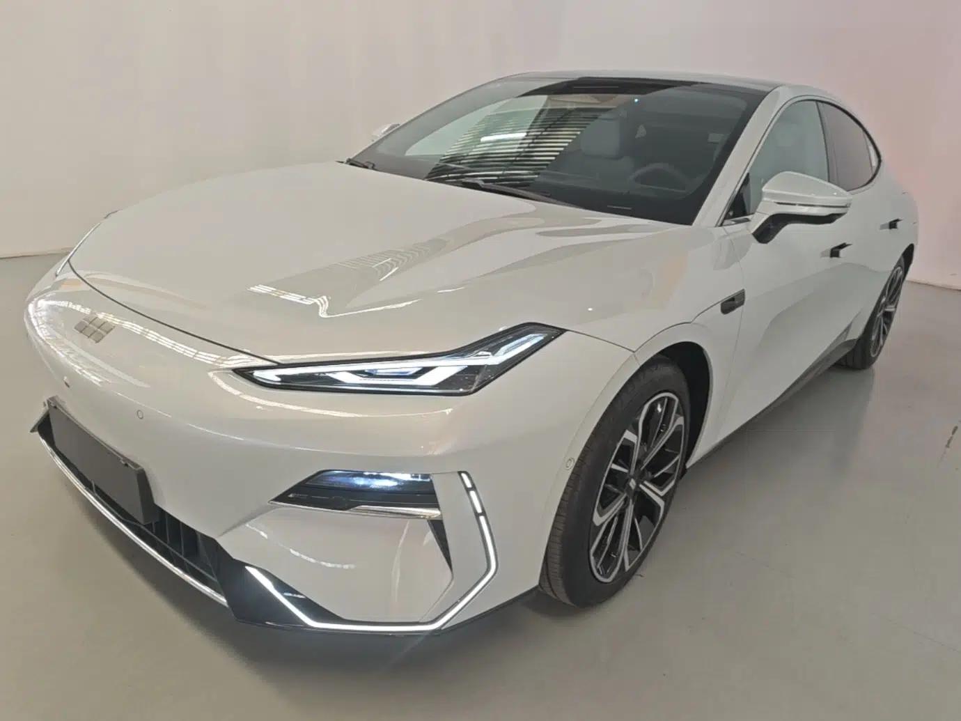 Geely Galaxy E8 2025 700 km Long-Range Intelligent Driving Version — миниатюра 1