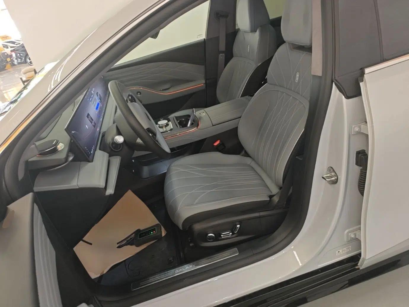 Geely Galaxy E8 2025 700 km Long-Range Intelligent Driving Version — миниатюра 22