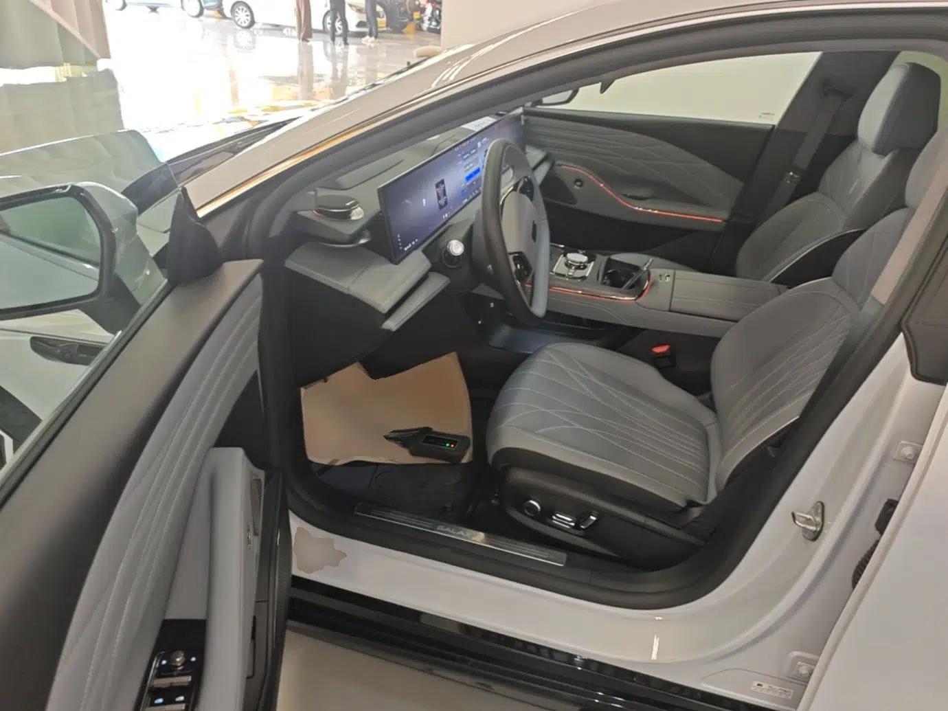 Geely Galaxy E8 2025 700 km Long-Range Intelligent Driving Version — миниатюра 23