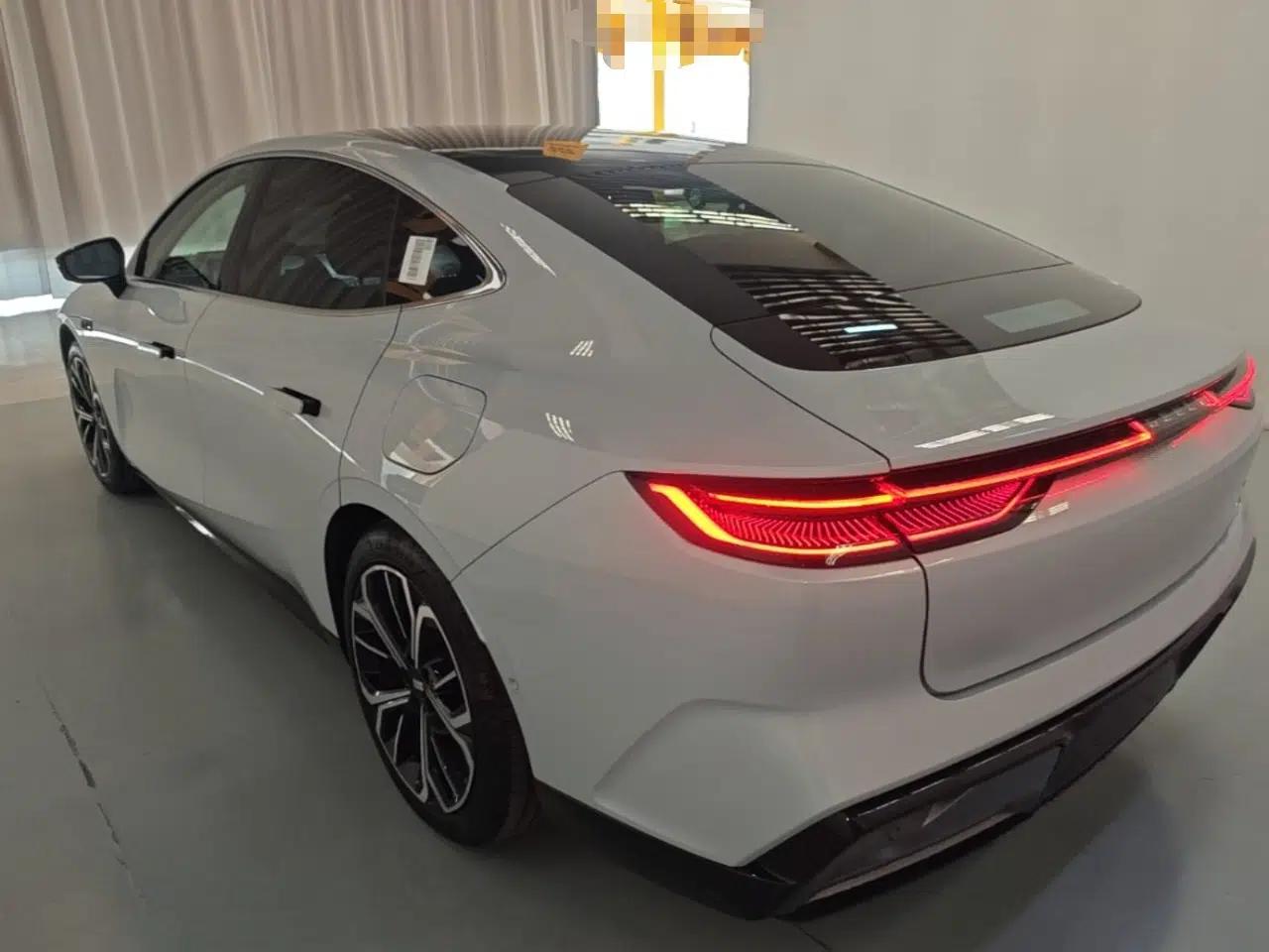 Geely Galaxy E8 2025 700 km Long-Range Intelligent Driving Version — миниатюра 4