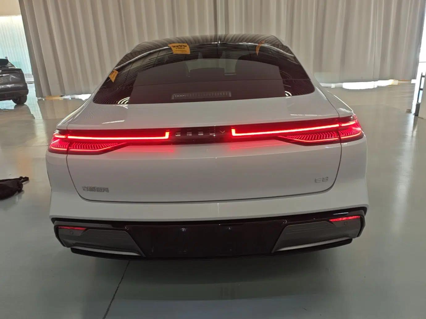 Geely Galaxy E8 2025 700 km Long-Range Intelligent Driving Version — миниатюра 5