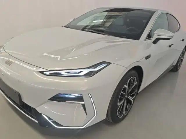 Geely Galaxy E8 2025 700 km Long-Range Intelligent Driving Version