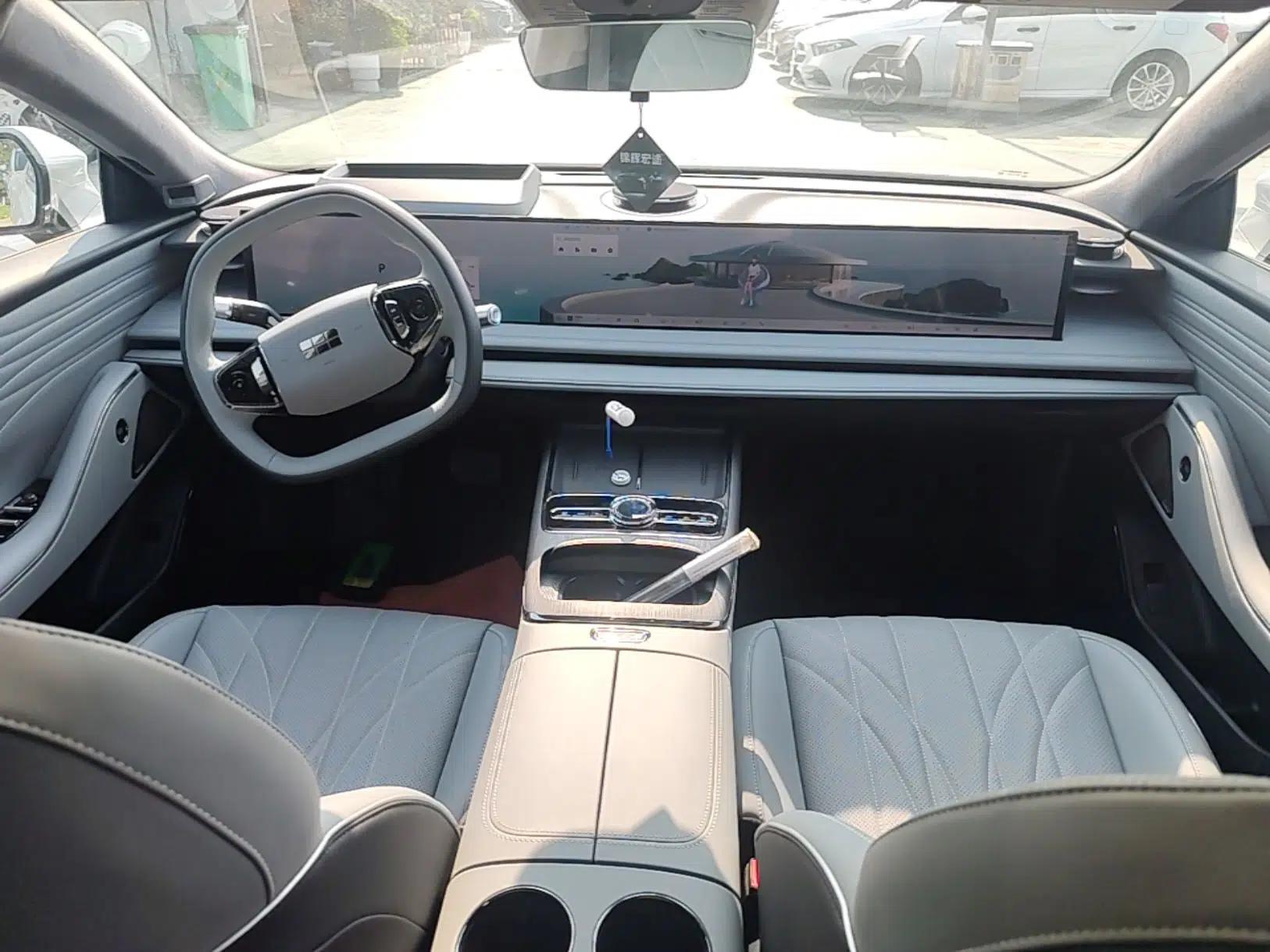 Geely Galaxy E8 2025 700 km Long-Range Intelligent Driving Version — миниатюра 12