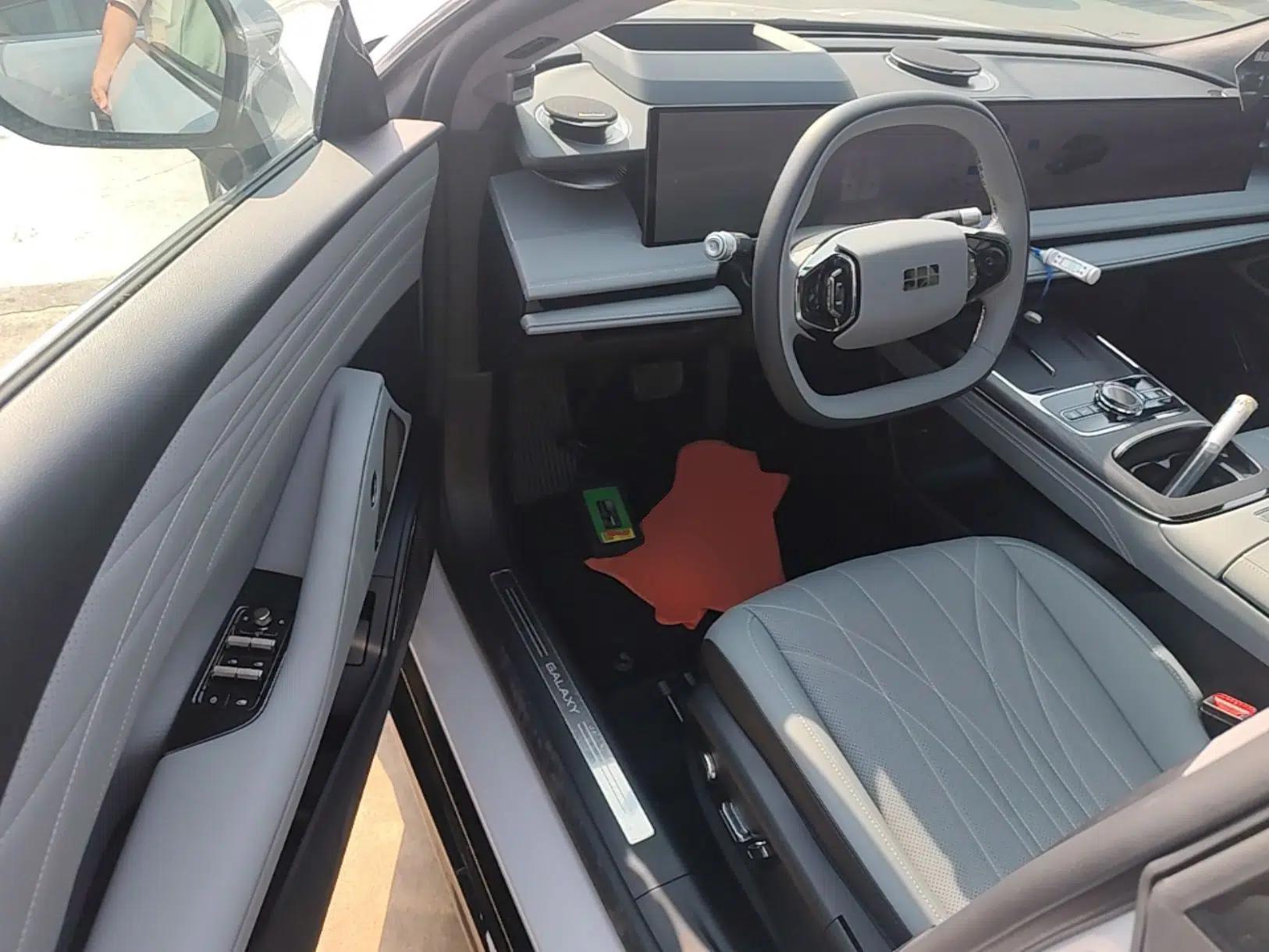 Geely Galaxy E8 2025 700 km Long-Range Intelligent Driving Version — миниатюра 18