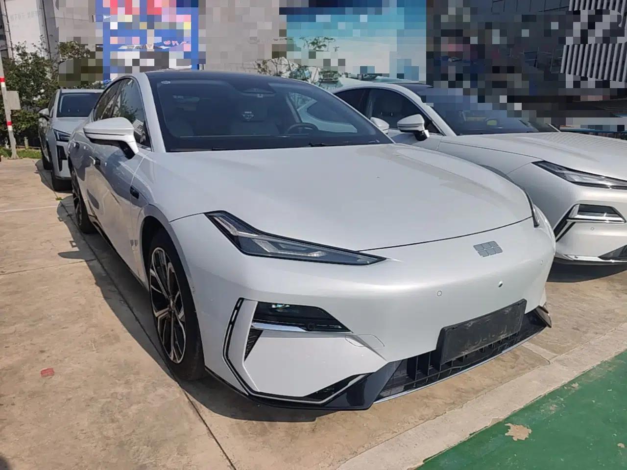 Geely Galaxy E8 2025 700 km Long-Range Intelligent Driving Version — миниатюра 3