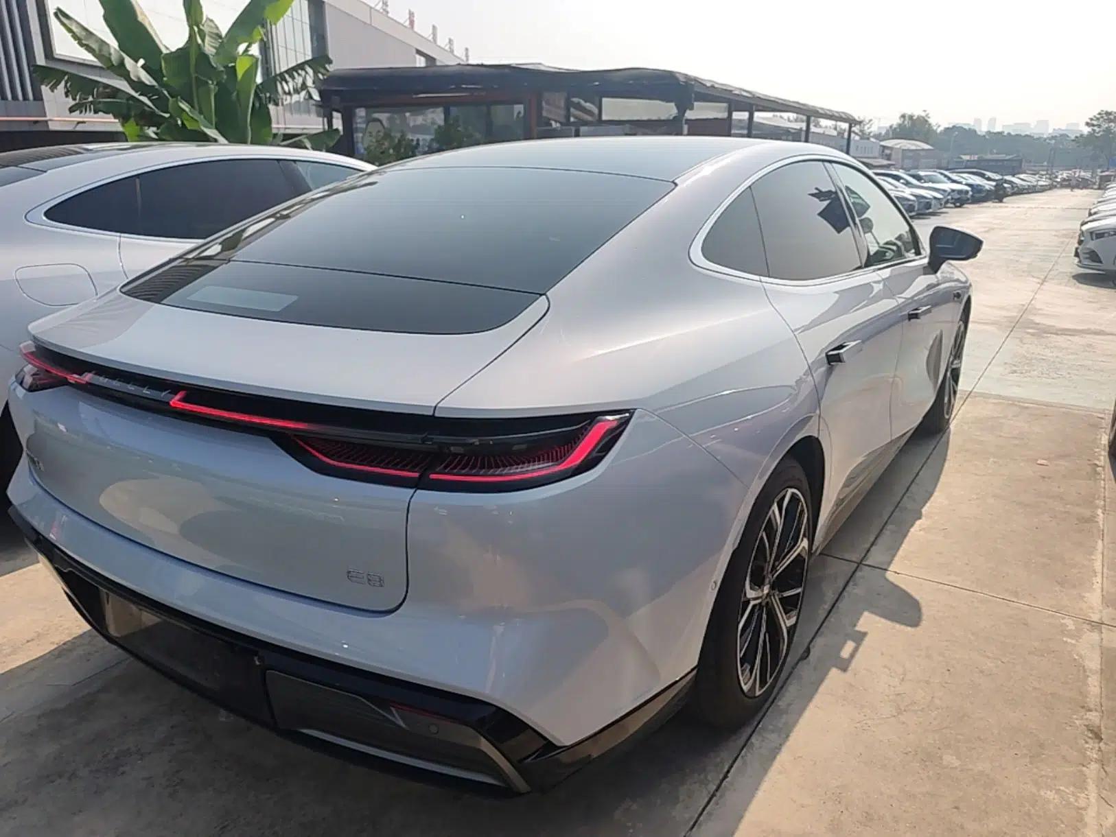 Geely Galaxy E8 2025 700 km Long-Range Intelligent Driving Version — миниатюра 6