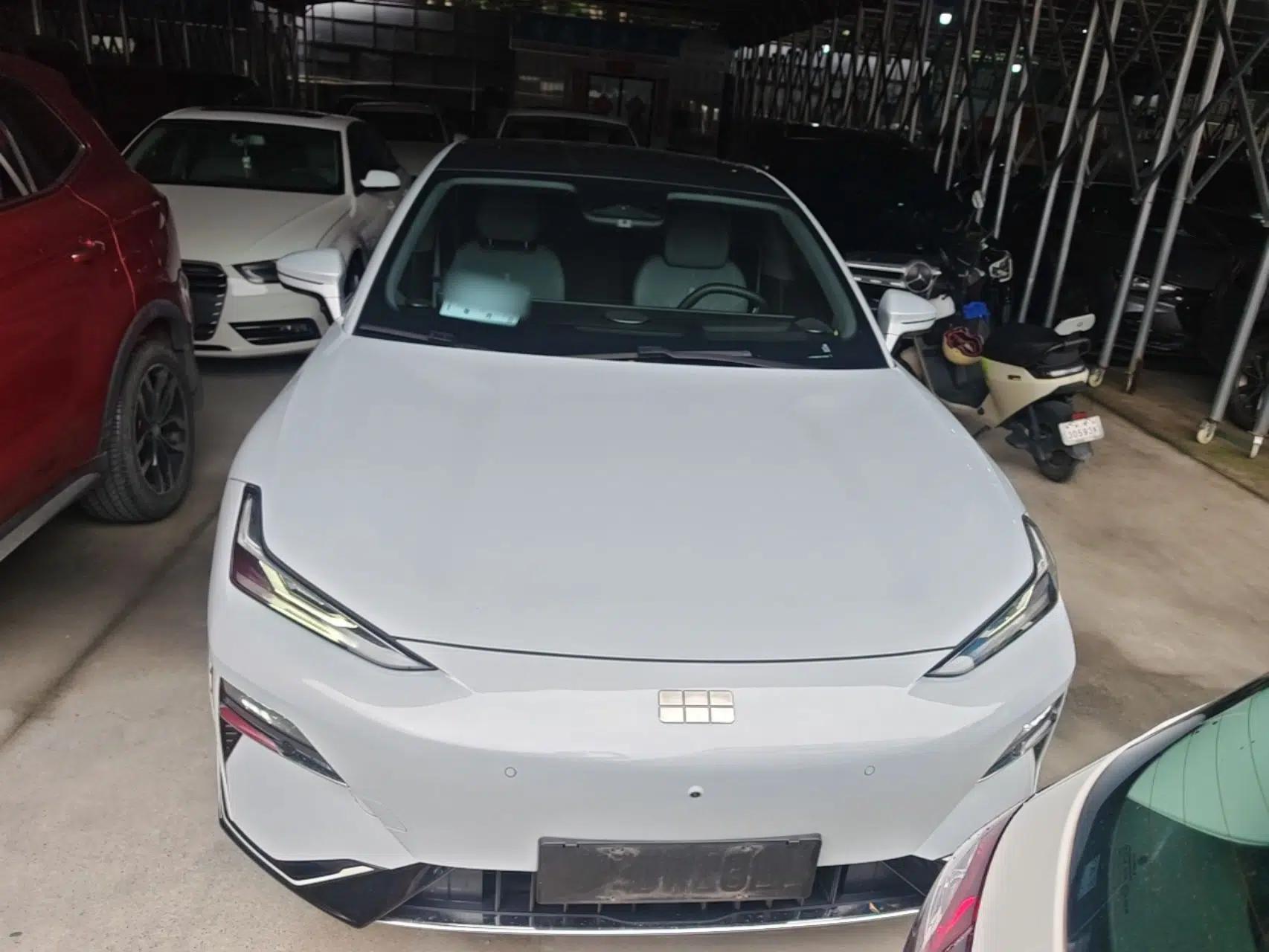 Geely Galaxy E8 2025 700 km Long-Range Intelligent Driving Version — миниатюра 2