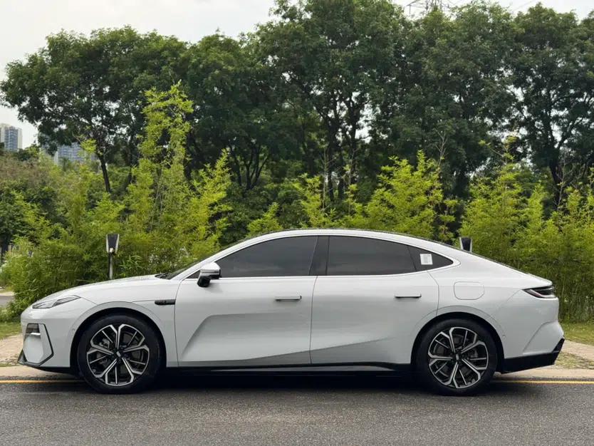 Geely Galaxy E8 2025 700 km Long-Range Intelligent Driving Version — миниатюра 15