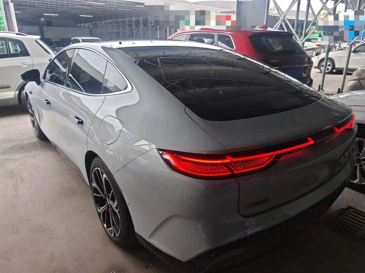 Geely Galaxy E8 2025 700 km Long-Range Intelligent Driving Version — миниатюра 4