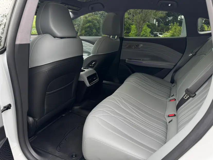 Geely Galaxy E8 2025 700 km Long-Range Intelligent Driving Version — миниатюра 32