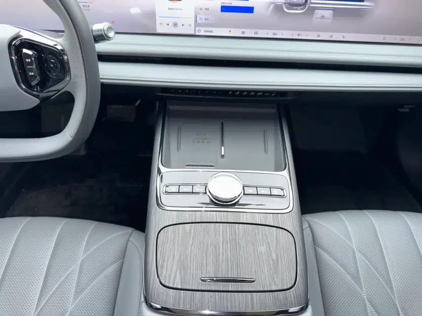 Geely Galaxy E8 2025 700 km Long-Range Intelligent Driving Version — миниатюра 33