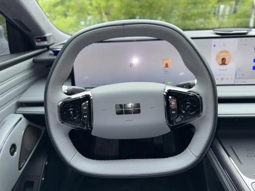 Geely Galaxy E8 2025 700 km Long-Range Intelligent Driving Version — миниатюра 34