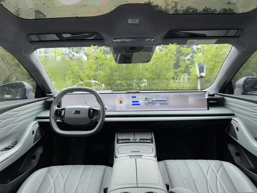 Geely Galaxy E8 2025 700 km Long-Range Intelligent Driving Version — миниатюра 35