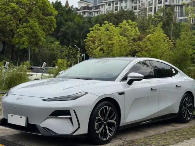 Geely Galaxy E8 2025 700 km Long-Range Intelligent Driving Version
