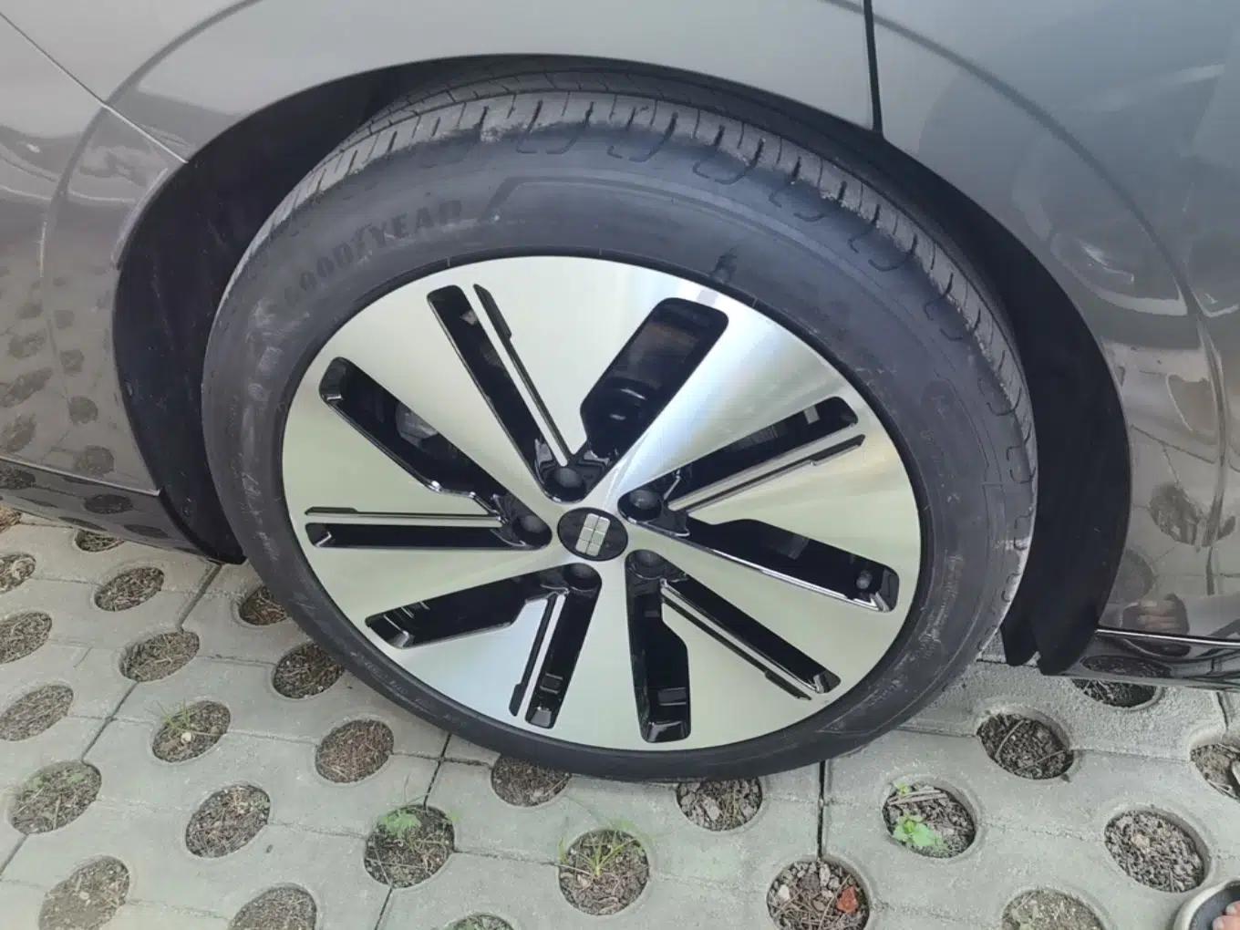 Geely Galaxy E8 2024 665 km Range Rear-Drive Starship Long-Range Version — миниатюра 11