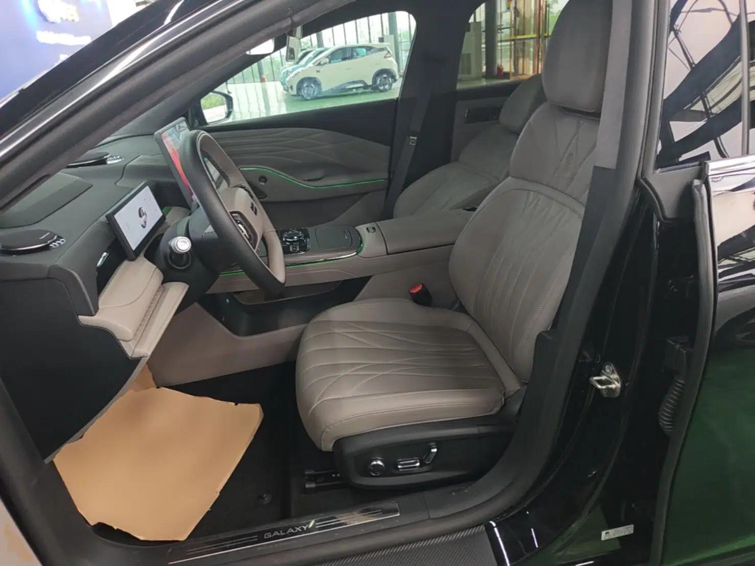 Geely Galaxy 8 2025 130km EM-P Starship Edition — миниатюра 17