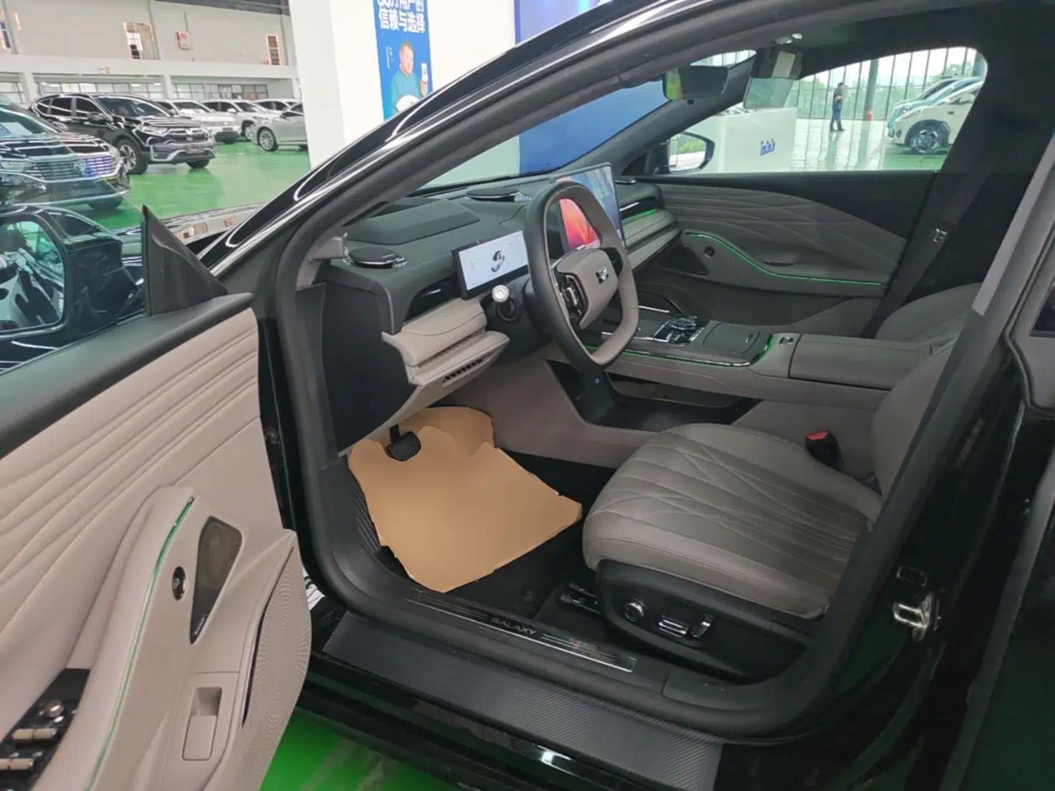 Geely Galaxy 8 2025 130km EM-P Starship Edition — миниатюра 18