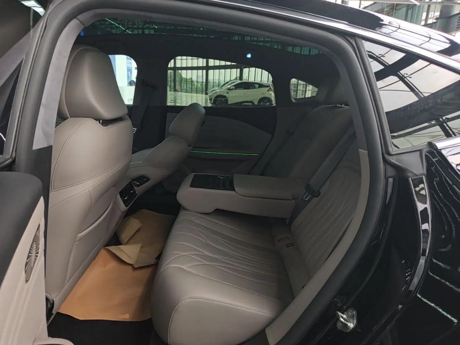 Geely Galaxy 8 2025 130km EM-P Starship Edition — миниатюра 20