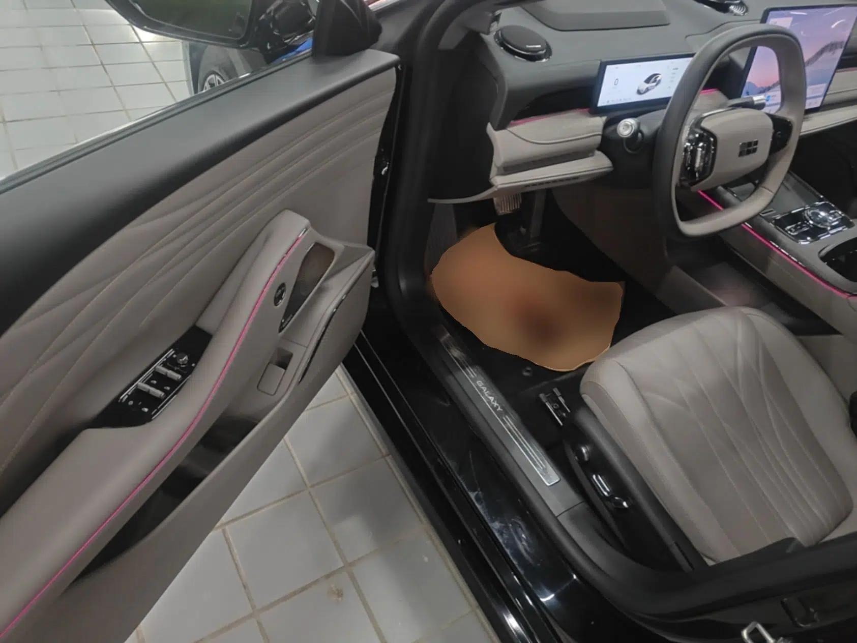 Geely Galaxy 8 2025 130km EM-P Starship Edition — миниатюра 18