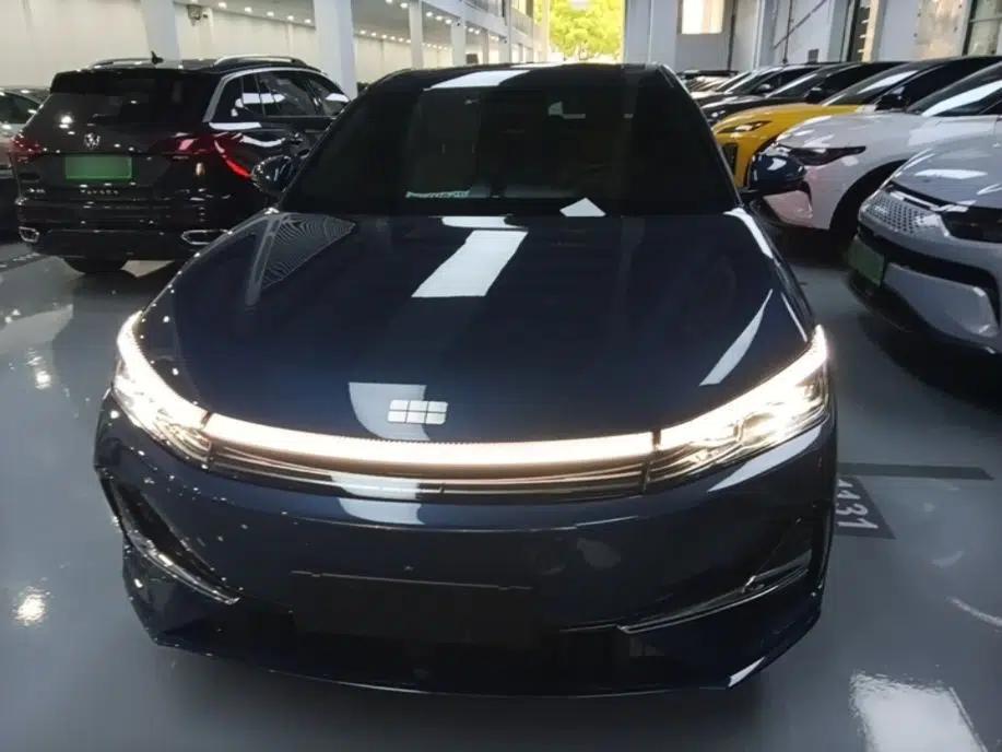 Geely Galaxy A7 2025 Model EM-i 150km Starship Edition — миниатюра 2