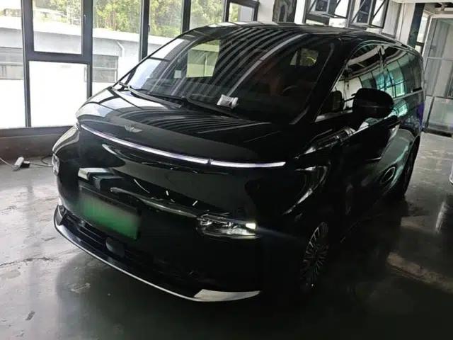 Geely Galaxy LEVC L380 2025 805 km Flagship Version All-Wheel Drive