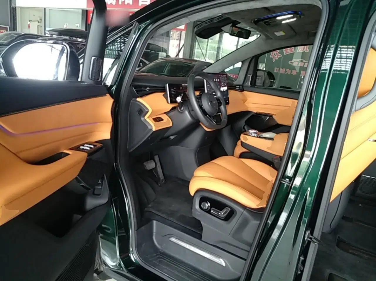 Geely Galaxy LEVC L380 2025 805 km Flagship Version All-Wheel Drive — миниатюра 27
