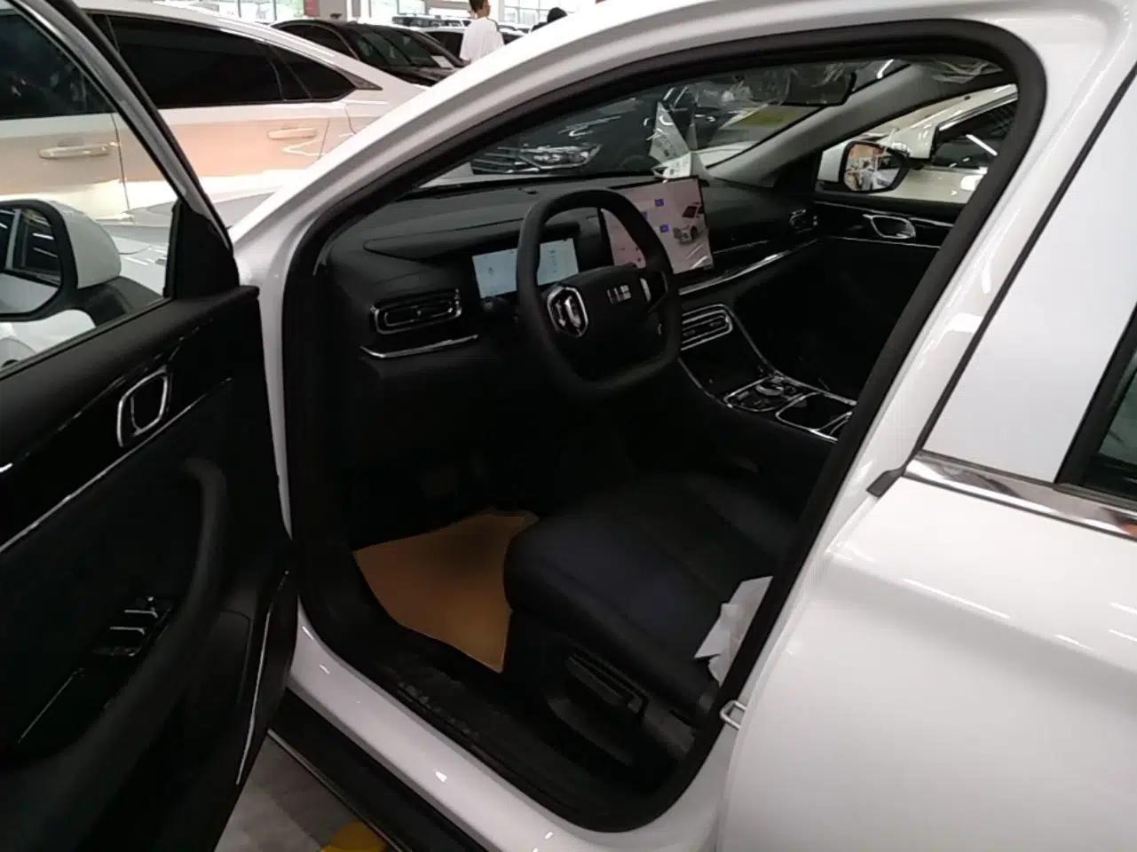 Geely Galaxy Stellar 6 2026 Model 125km Long-range Edition — миниатюра 23