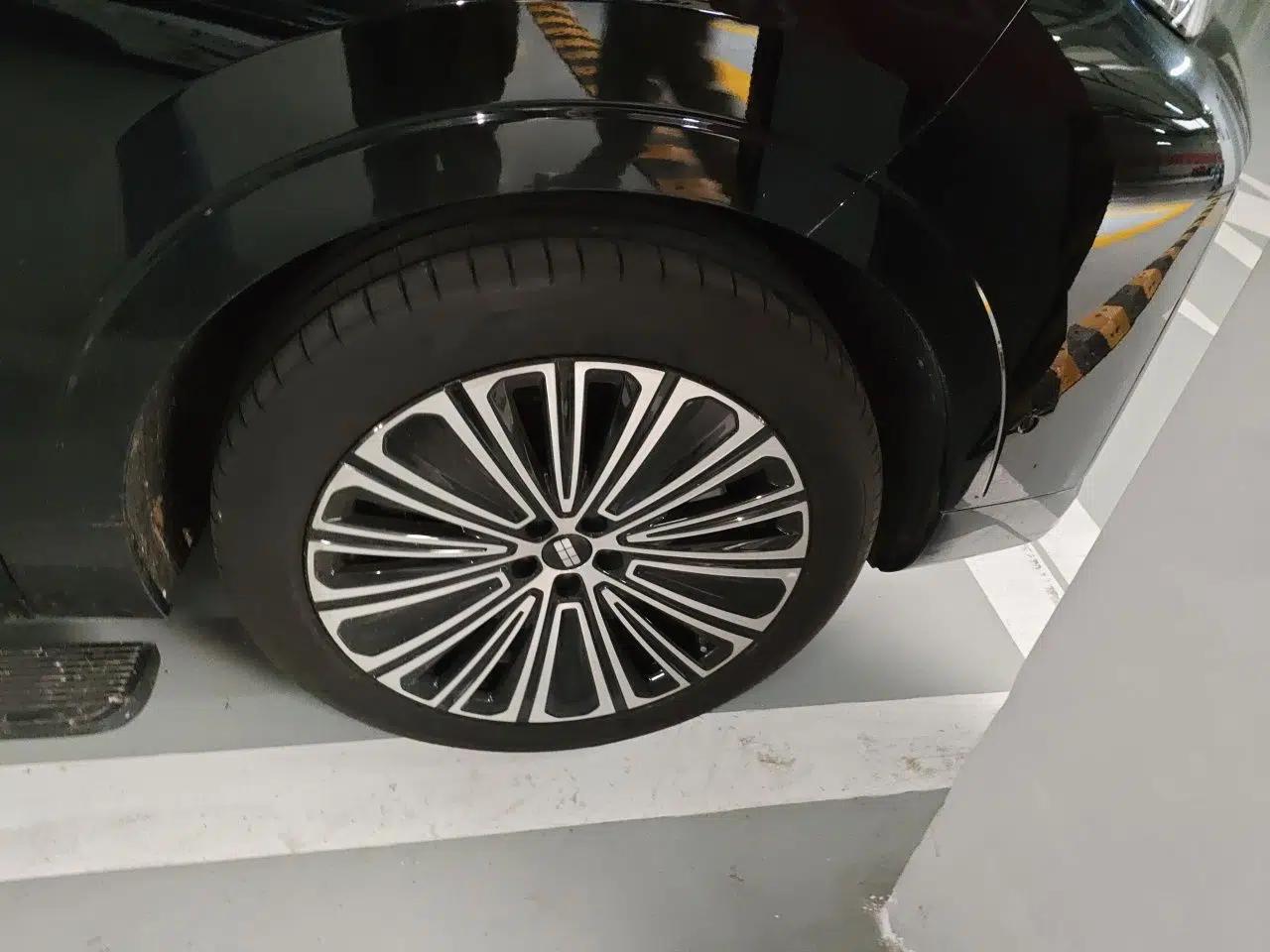 Geely Galaxy M9 2025 Model 210km Four-Wheel-Drive Leading Edition — миниатюра 8