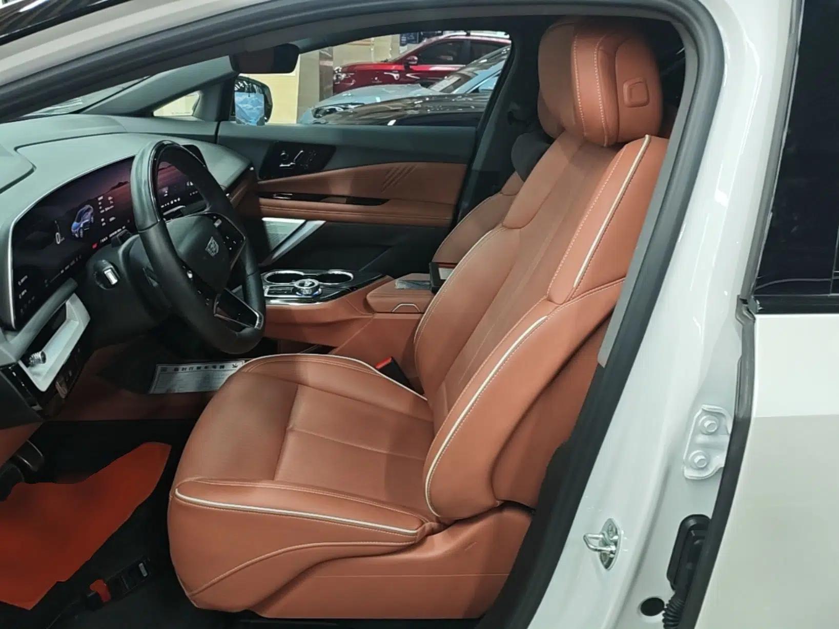Cadillac OPTIQ 2024 Four-Wheel Drive Long-Range Version — миниатюра 17