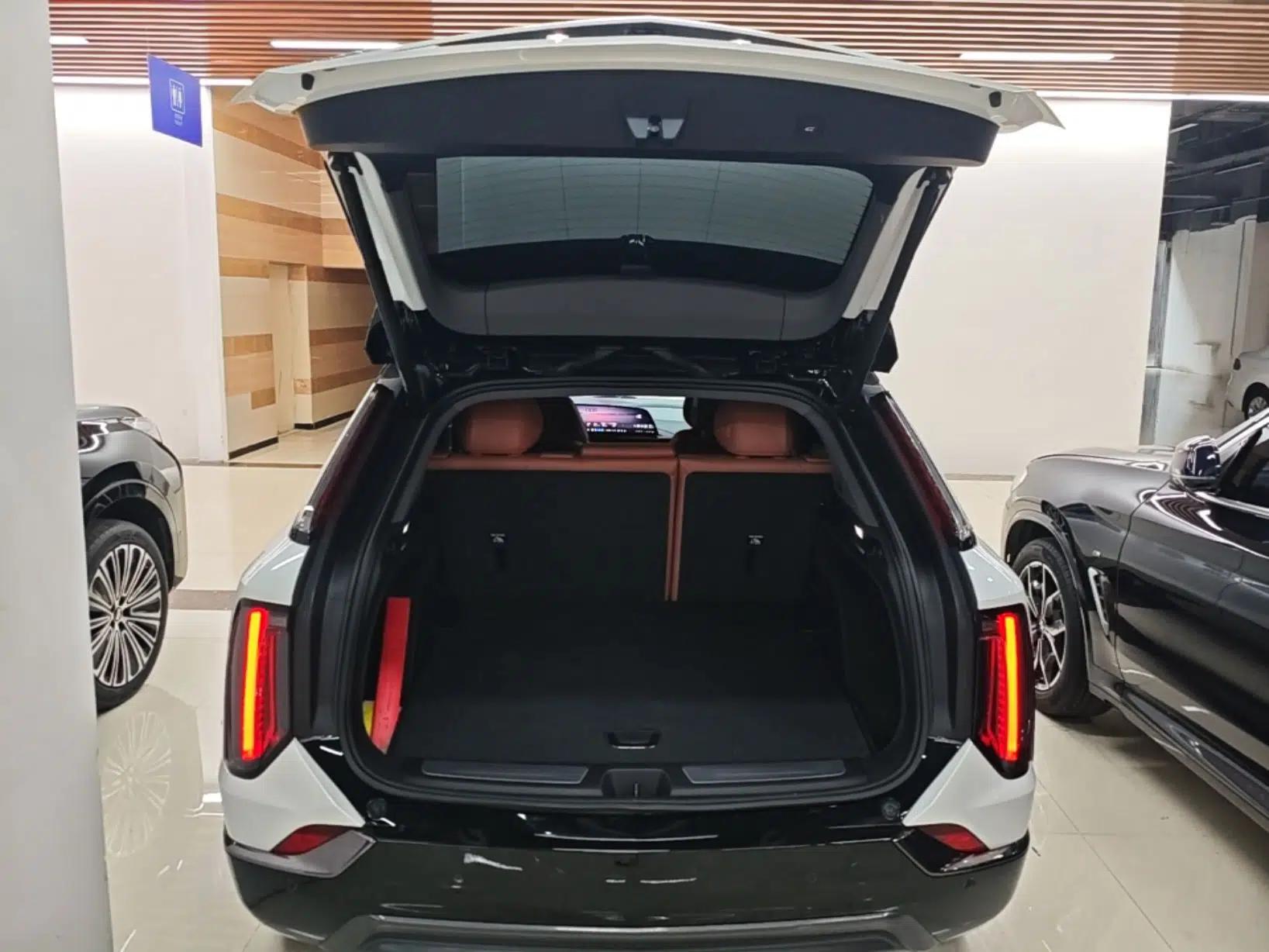 Cadillac OPTIQ 2024 Four-Wheel Drive Long-Range Version — миниатюра 22