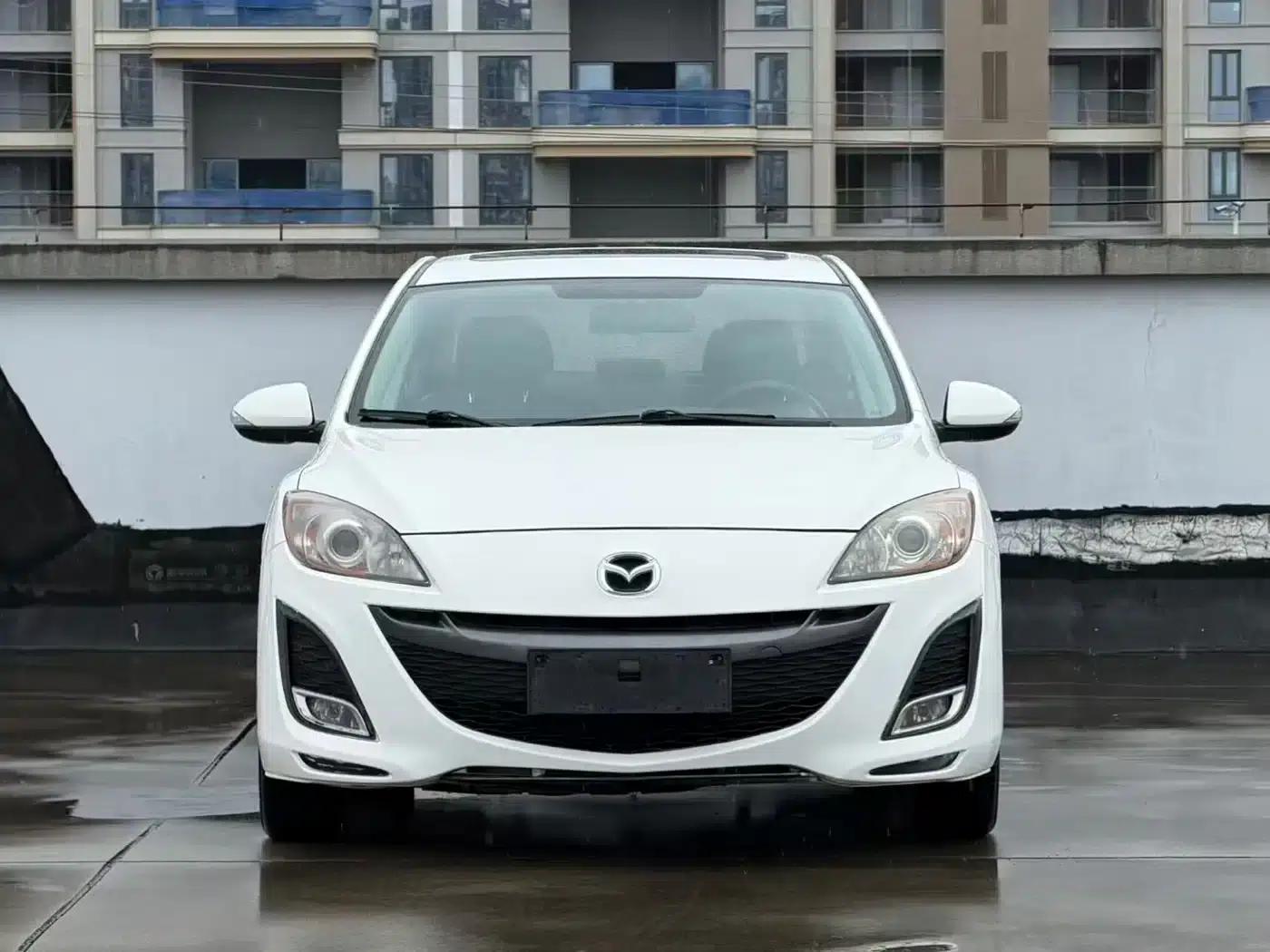 Mazda3 Axela 2012 Hatchback 2.0L Automatic Luxury — миниатюра 2