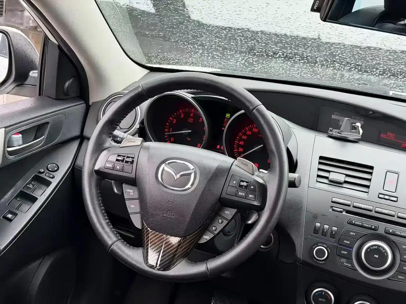 Mazda3 Axela 2012 Hatchback 2.0L Automatic Luxury — миниатюра 4