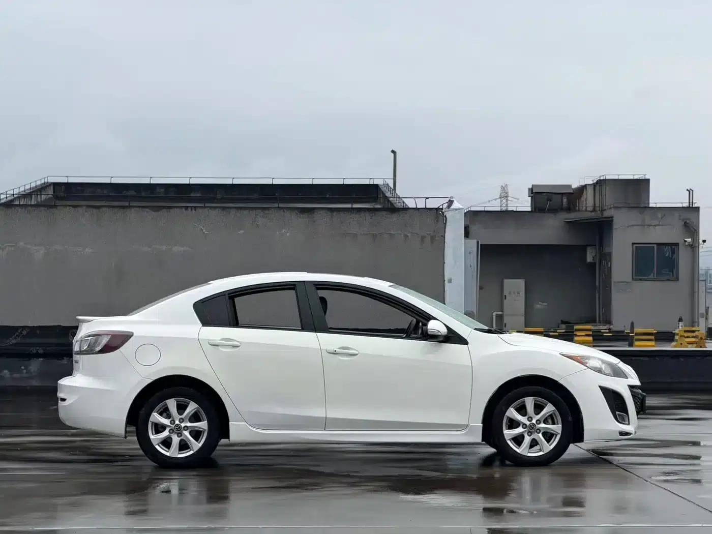 Mazda3 Axela 2012 Hatchback 2.0L Automatic Luxury — миниатюра 8