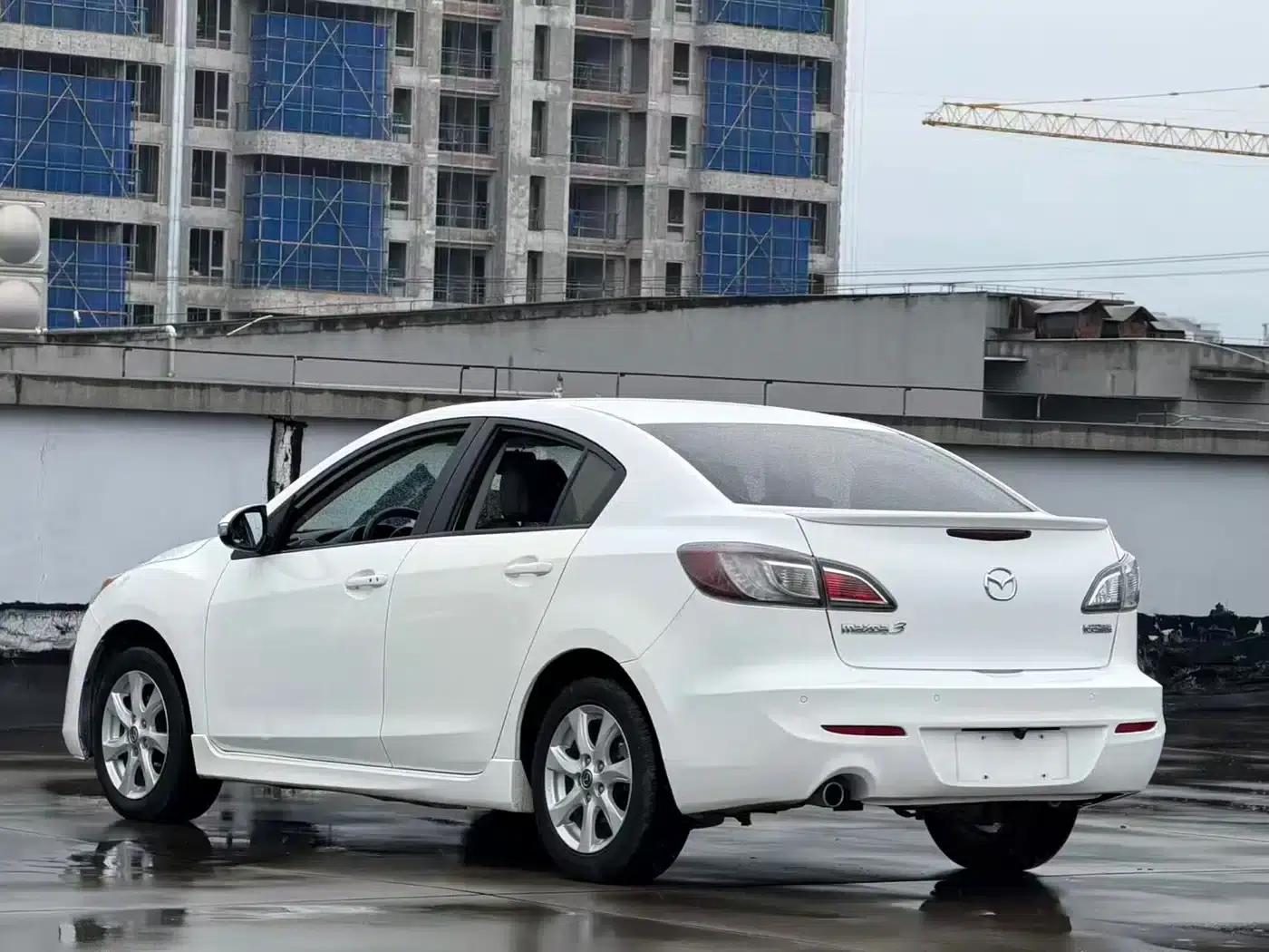 Mazda3 Axela 2012 Hatchback 2.0L Automatic Luxury — миниатюра 9