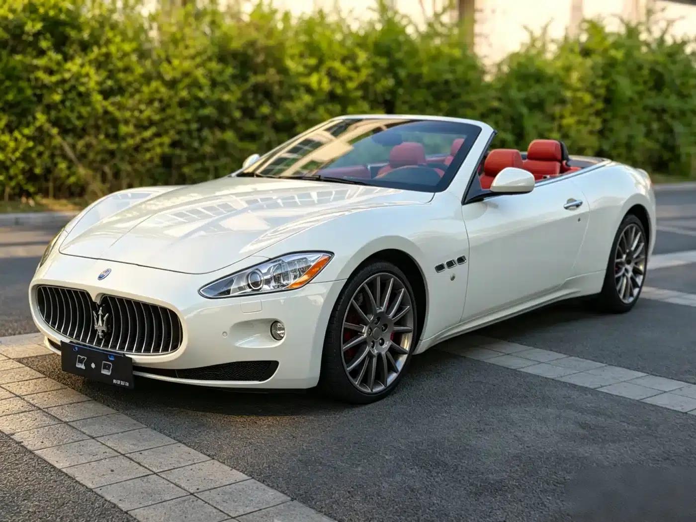2012 GranCabrio 4.7L Sport — миниатюра 1