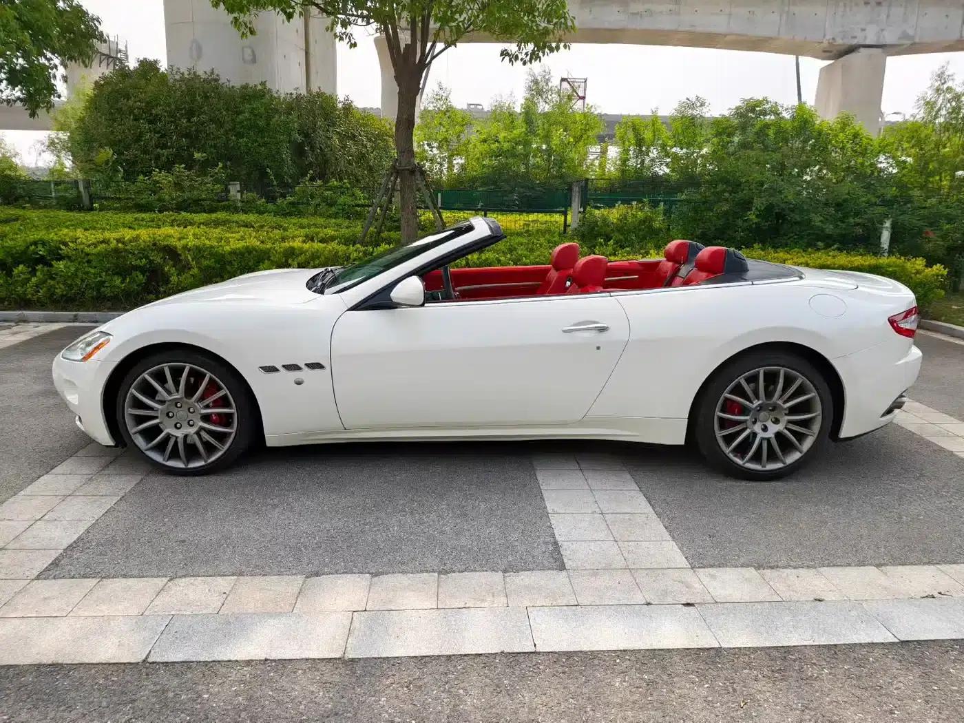 2012 GranCabrio 4.7L Sport — миниатюра 11